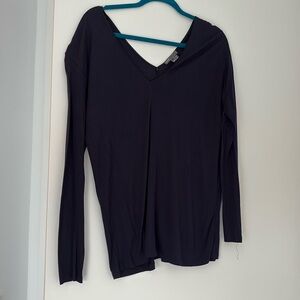 Vince double “V” navy top